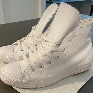 **ALMOST NEW** Converse Chuck Taylor All Star Leather (White/Men 6.5/Women 8.5)